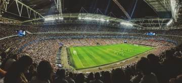 央视拒绝“天价”转播权，FIFA最终让步，中国这局赢得漂亮（配图示意）